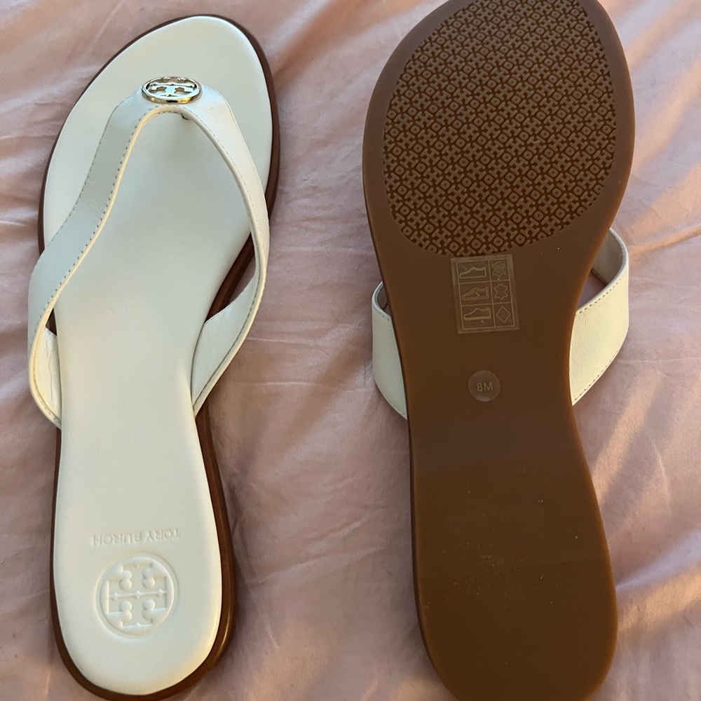 New with box Tory Burch Benton thong sandal cream size 8